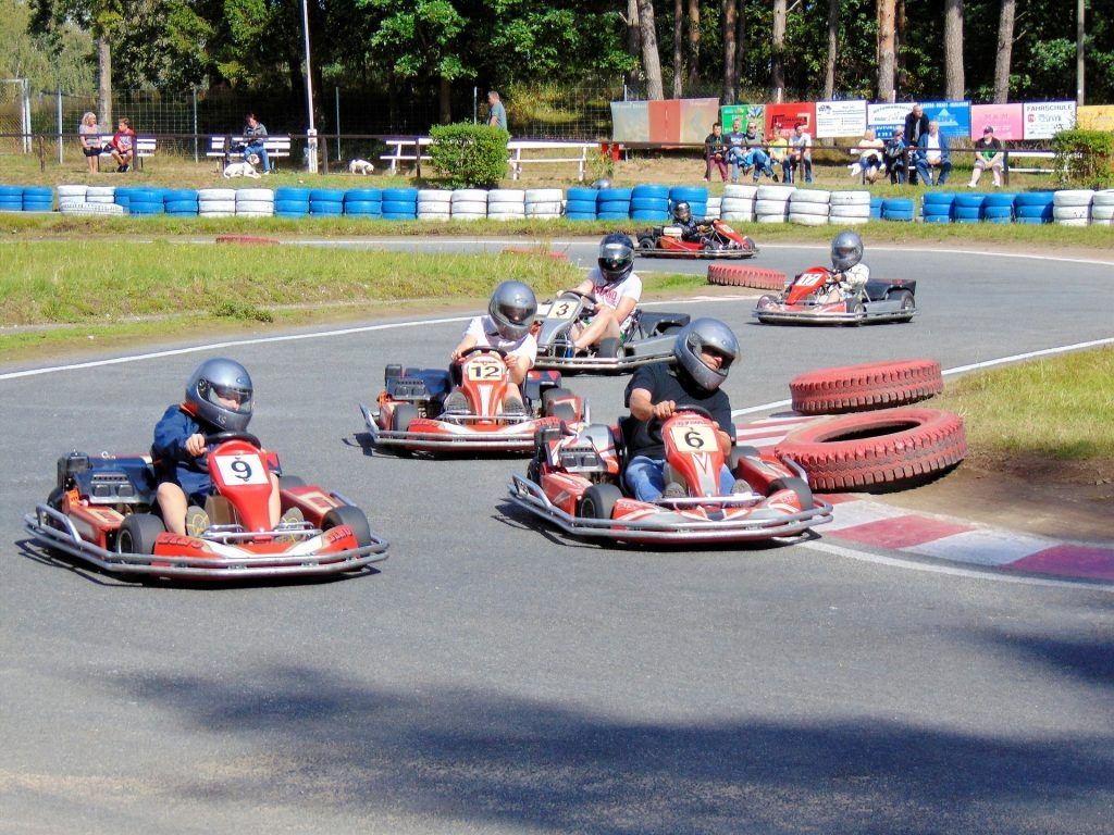 go-kart-track-501803_1920